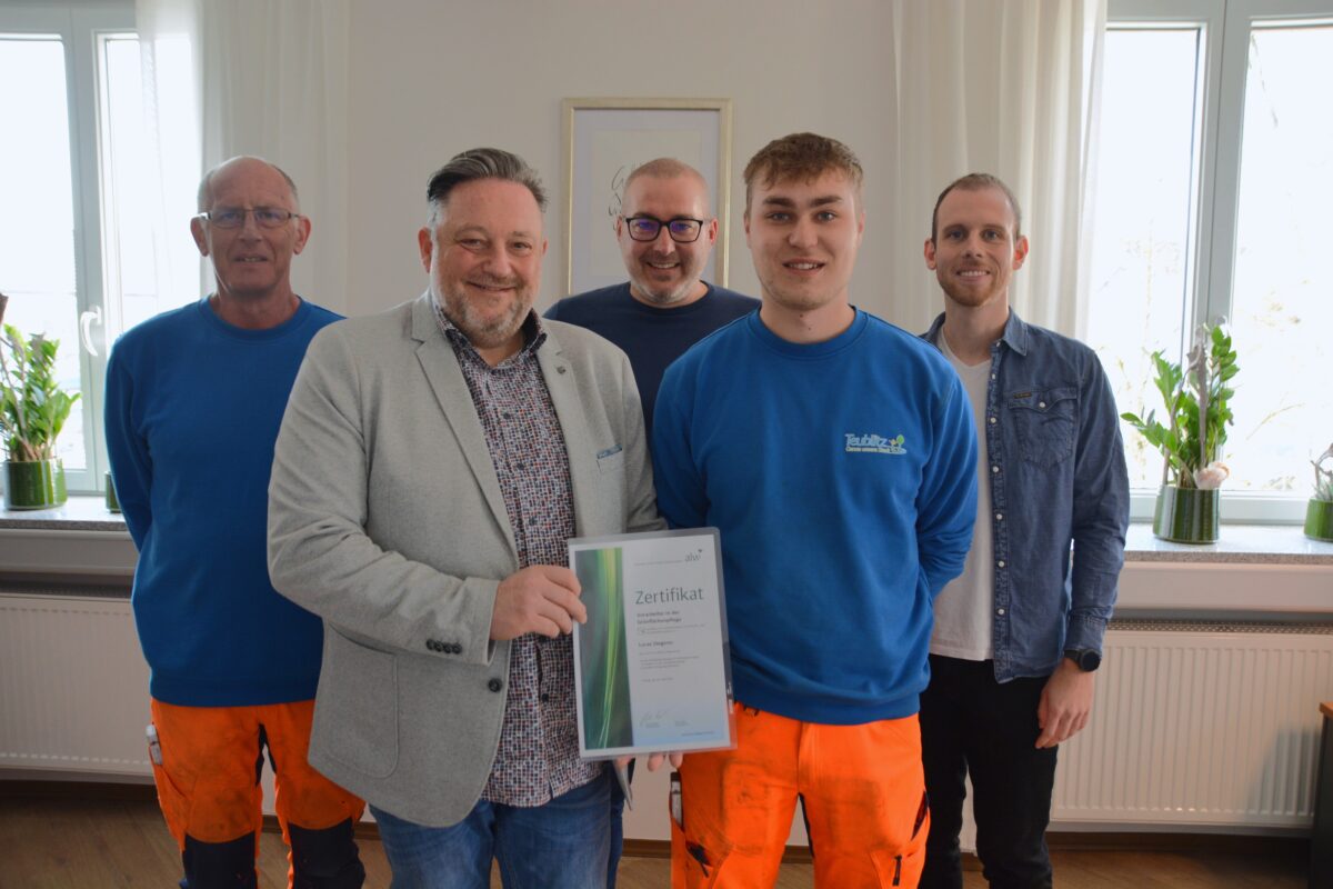 Lucas Stegerer meistert Weiterbildung mit Bravour