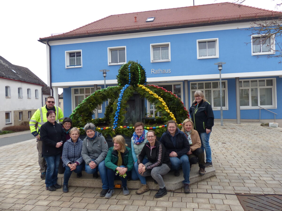 Osterbrunnen ziert Kohlberger Rathausplatz