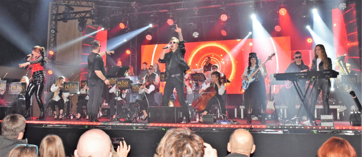 Beifallstürme für musikalischen Hurricane in der Stadthalle Grafenwöhr