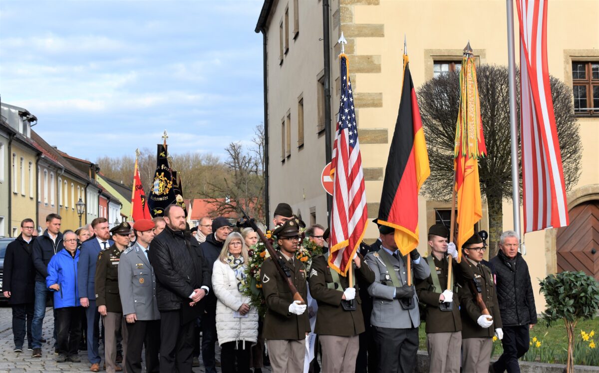 Grafenwöhr erinnert an Bombardierung und Kriegsende: Vom Tag der tiefsten Dunkelheit zum Frieden