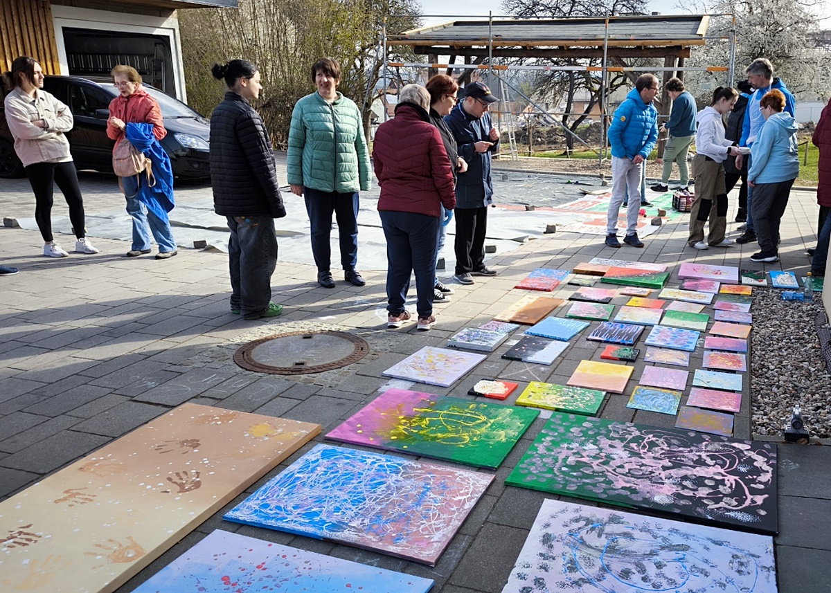 Kreatives Miteinander: „Action Painting“ als soziales Projekt