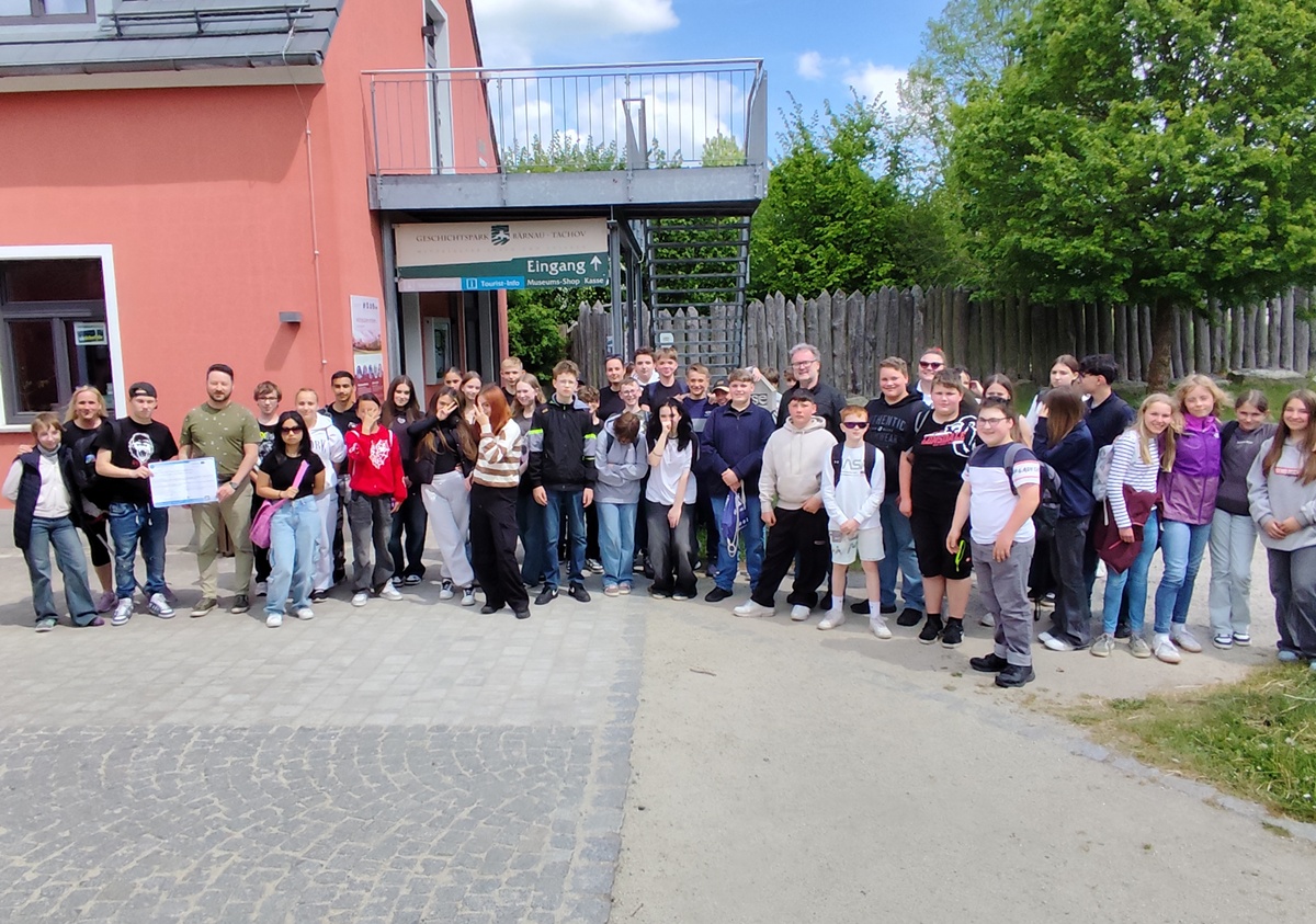 Lernen im Mittelalter: Schülerinnen und Schüler zu Besuch im Geschichtspark Bärnau
