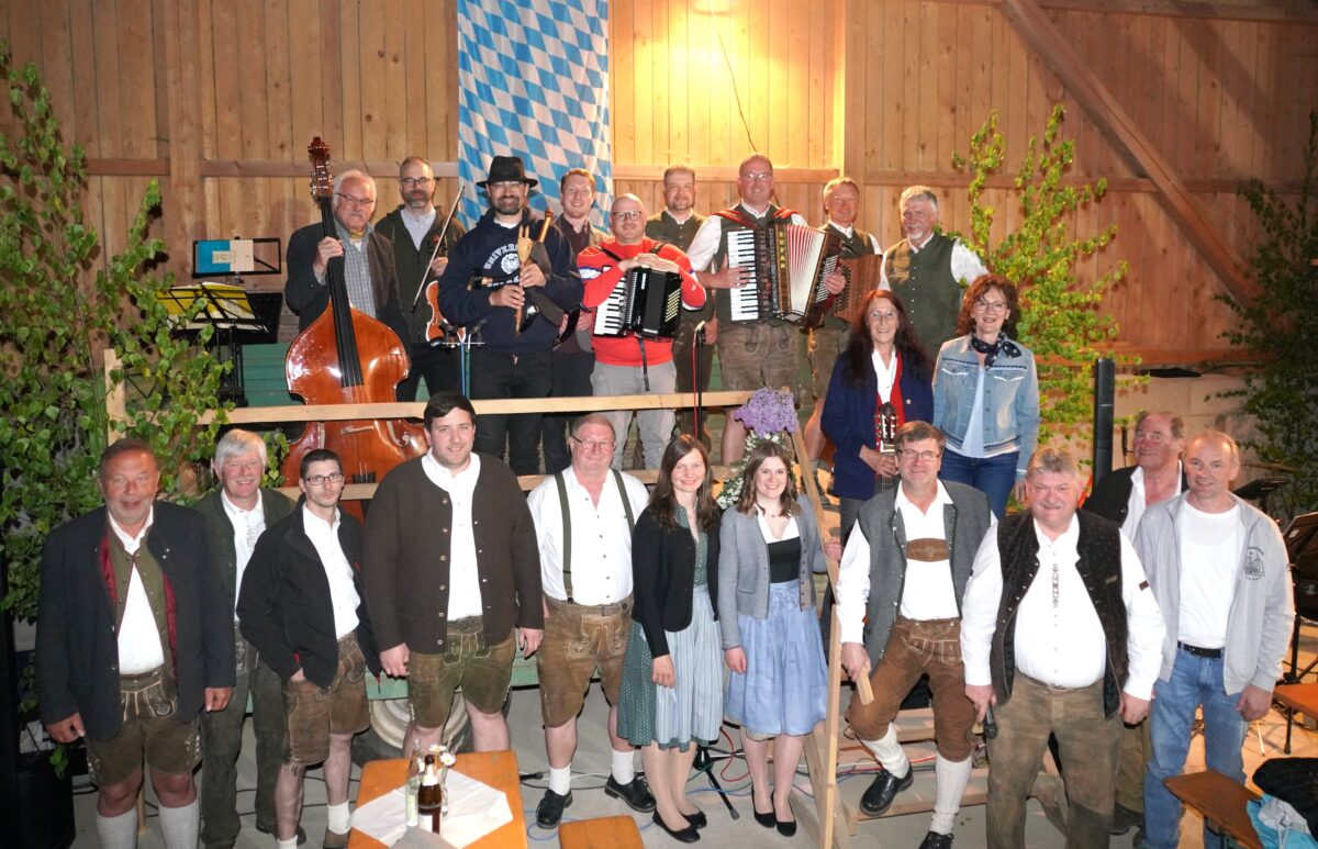 Gelebte Tradition: Maiandacht und Sitzweil in Lennesrieth