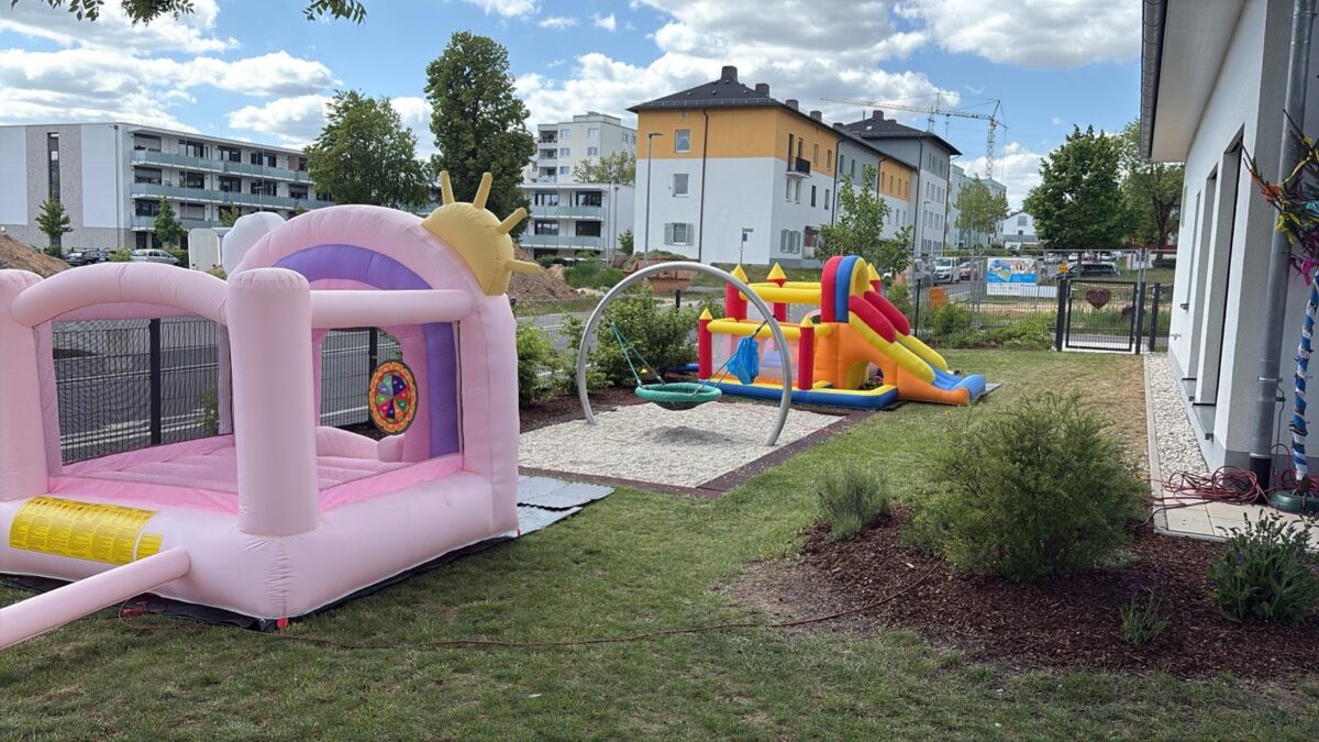 Amberger Kinderkrippe feiert mit Weltreise-Kirwa