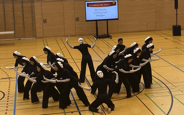 Elly tanzt triumphal ins Bundesfinale