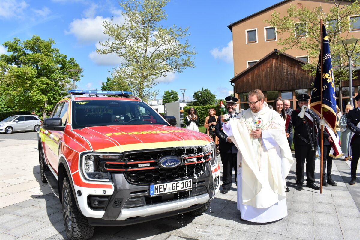 Kommandowagen der Feuerwehr wird auf „Daniel“ getauft