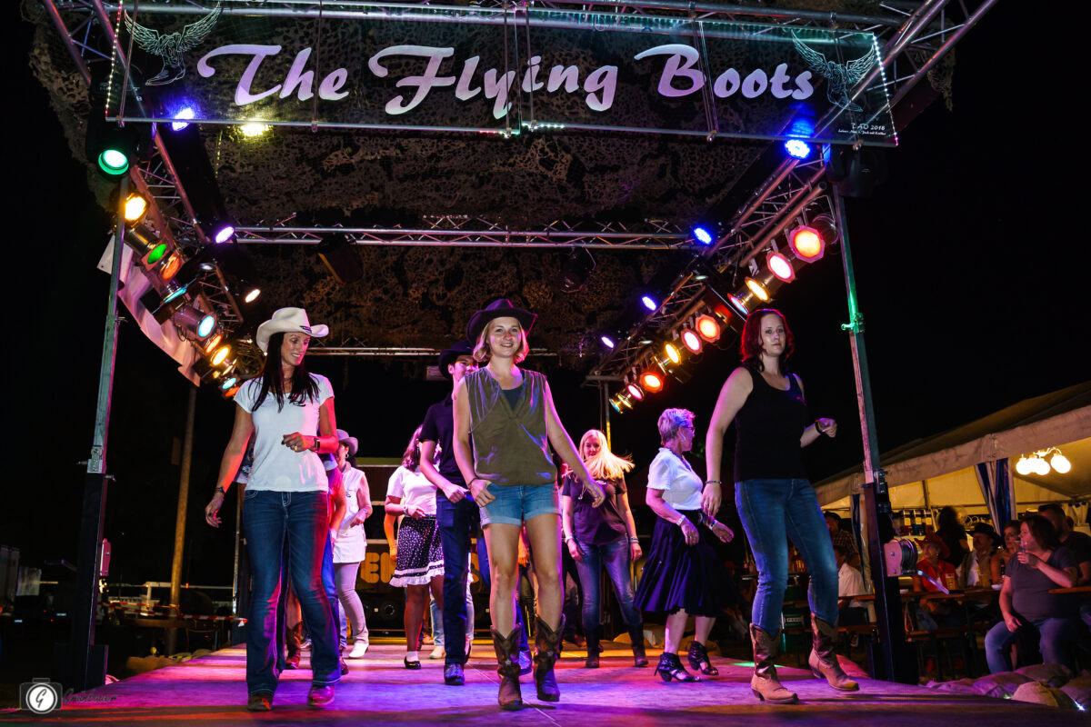 25 Jahre Flying Boots: Jubiläumsparty mit Linedance, Showact und Feuershow