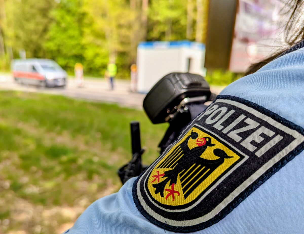 Schockanruf in Schwarzenfeld Seniorin übergibt fünfstellige Geldsumme