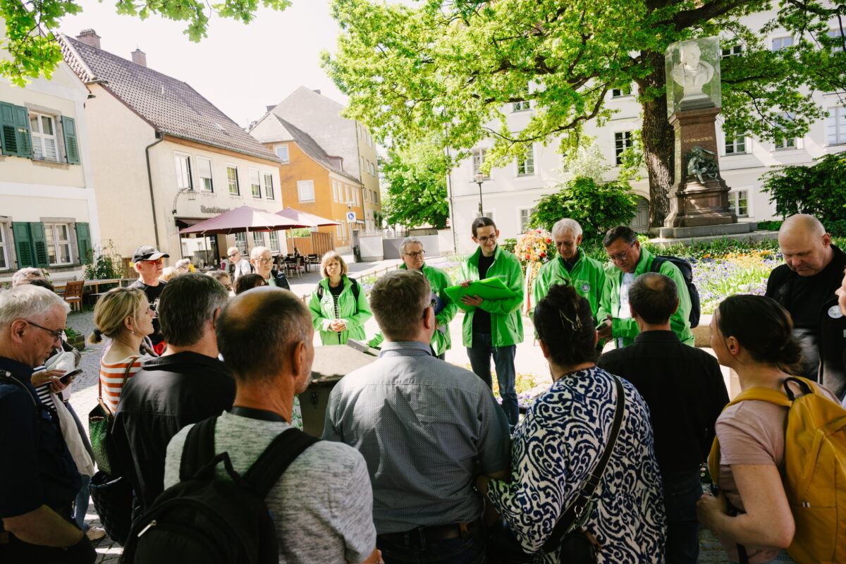 Greenpeace stößt mit Stadtrundgang „80 Jahre Frieden“ auf große Resonanz – Warteliste