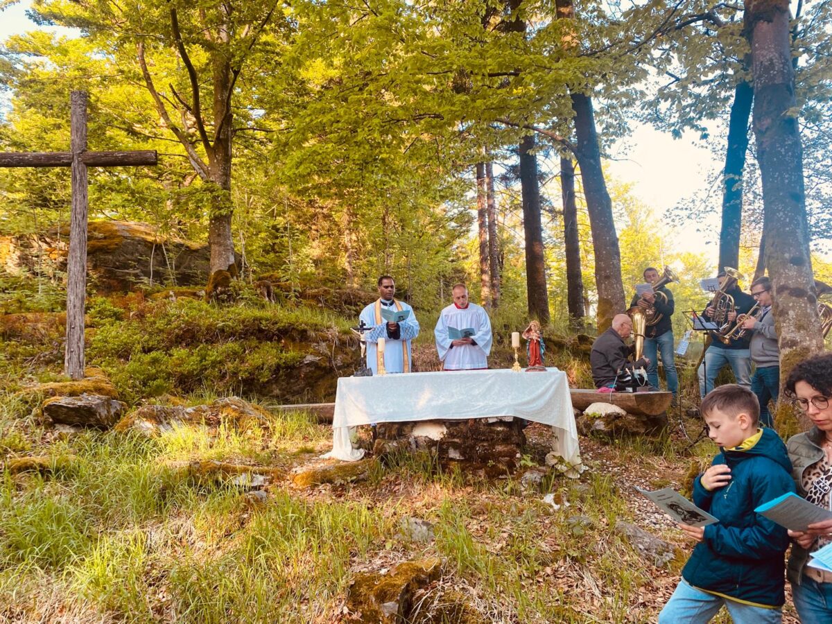 Maiandacht bei Flossenbürg begeistert mit Tradition und Musik