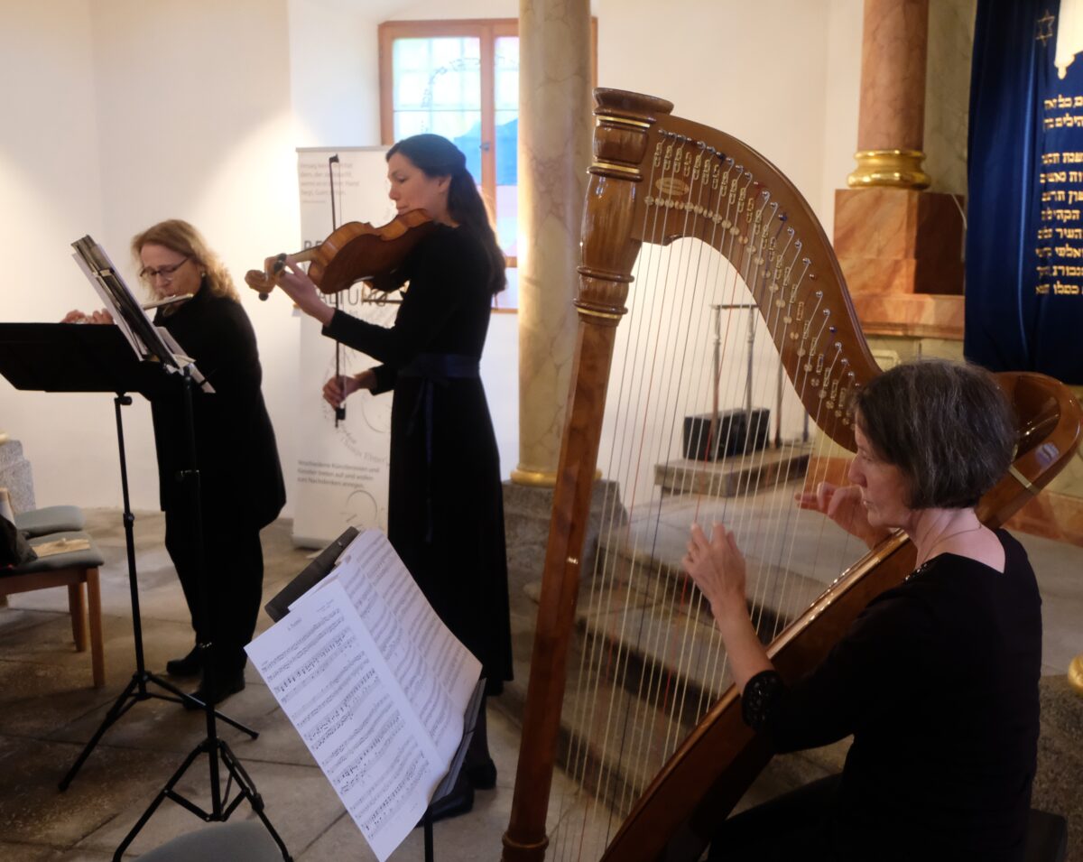 Musiktrio und Wolfgang Göldner bezaubern in Flosser Synagoge