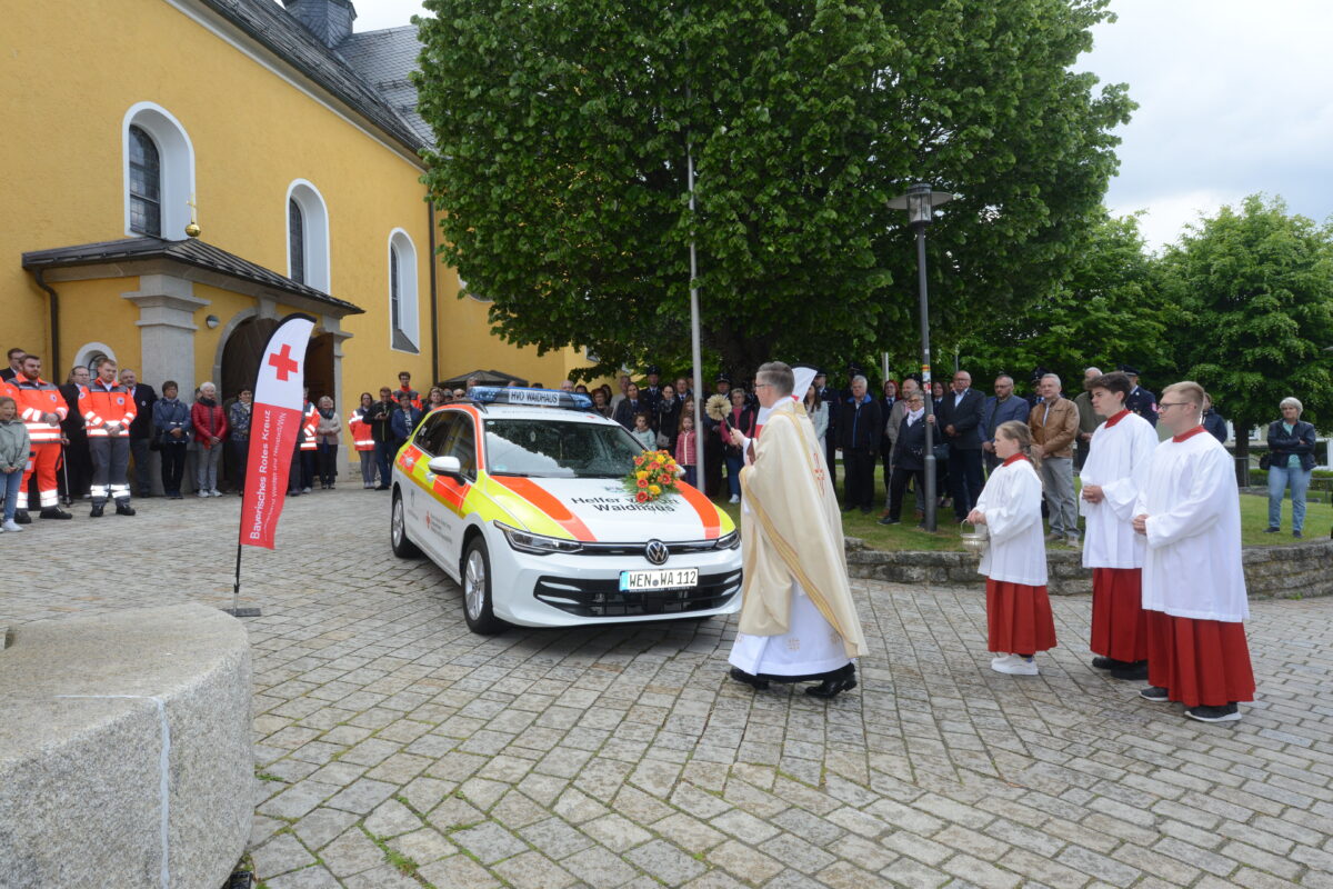 Neues HvO-Fahrzeug in Waidhaus gesegnet