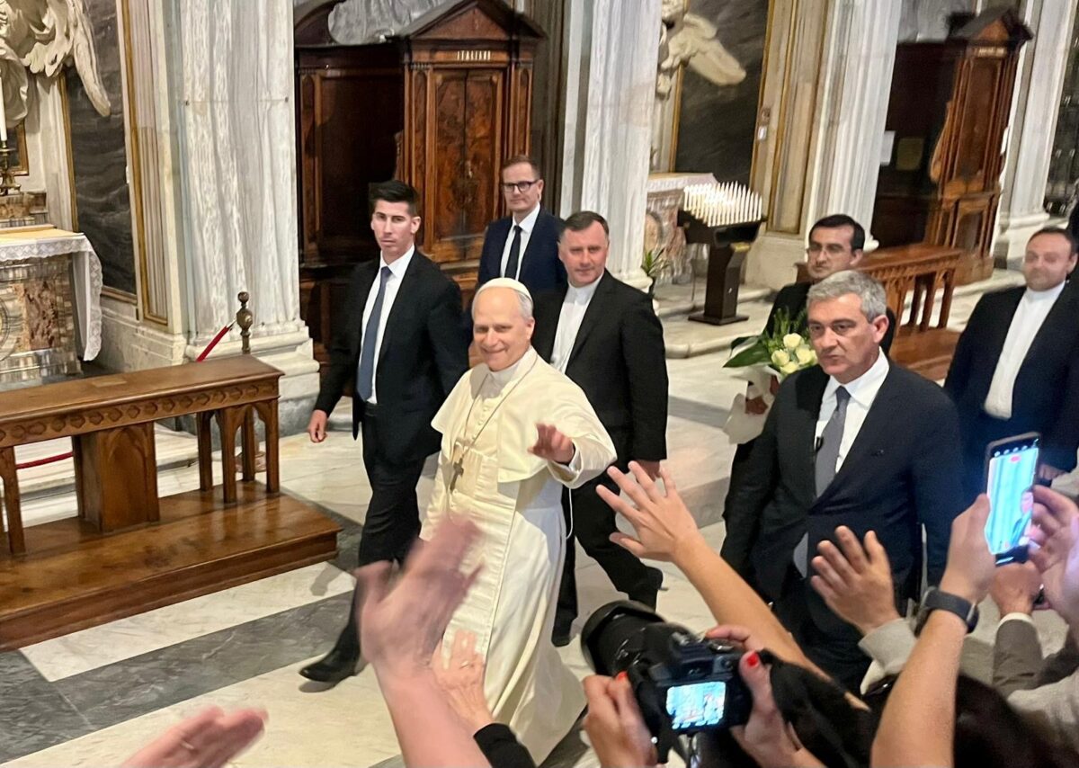 „Papa Leone, Papa Leone!“: Grafenwöhrer treffen unvermutet Papst Leo XIV.