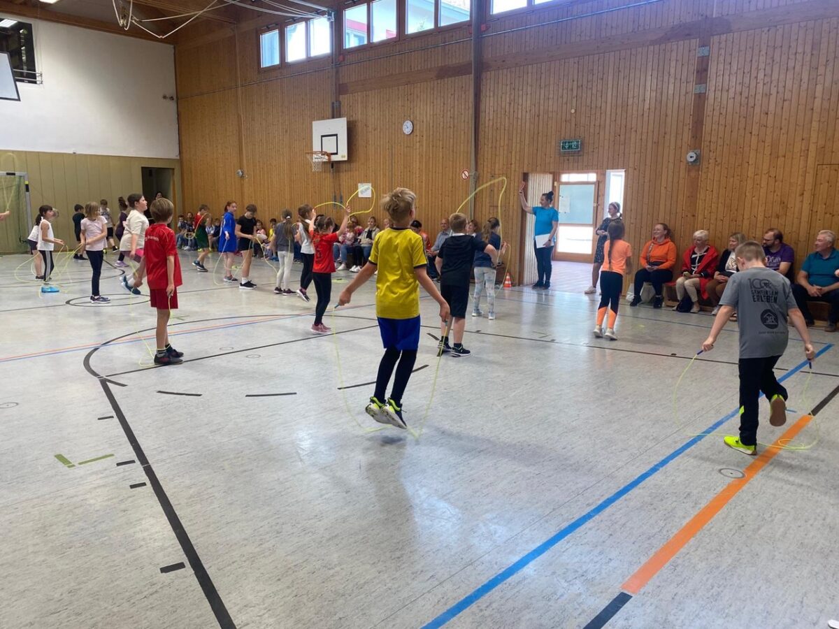 Skipping Hearts: Schüler entdecken Freude am Seilspringen
