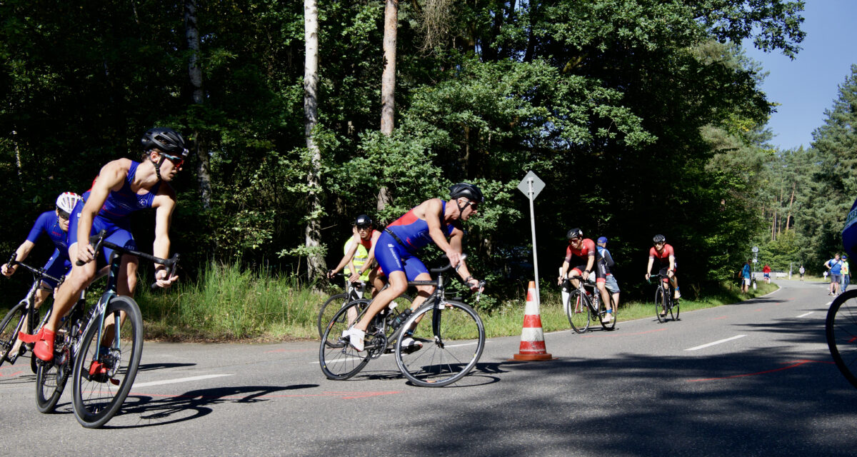 Triathlon lockt über 600 Sportler ins Schätzlerbad