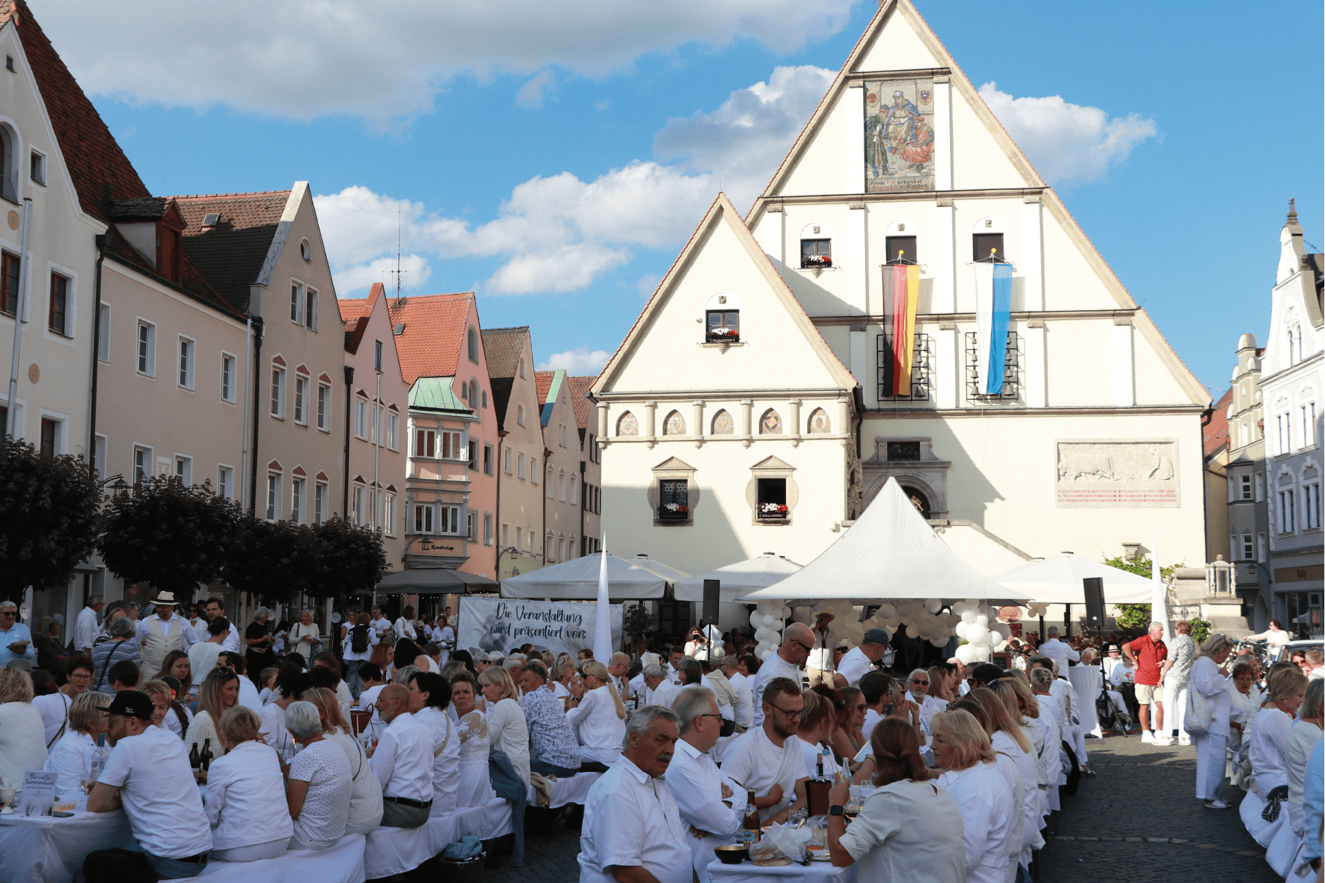 Weißer Sommerabend lädt nach Weiden