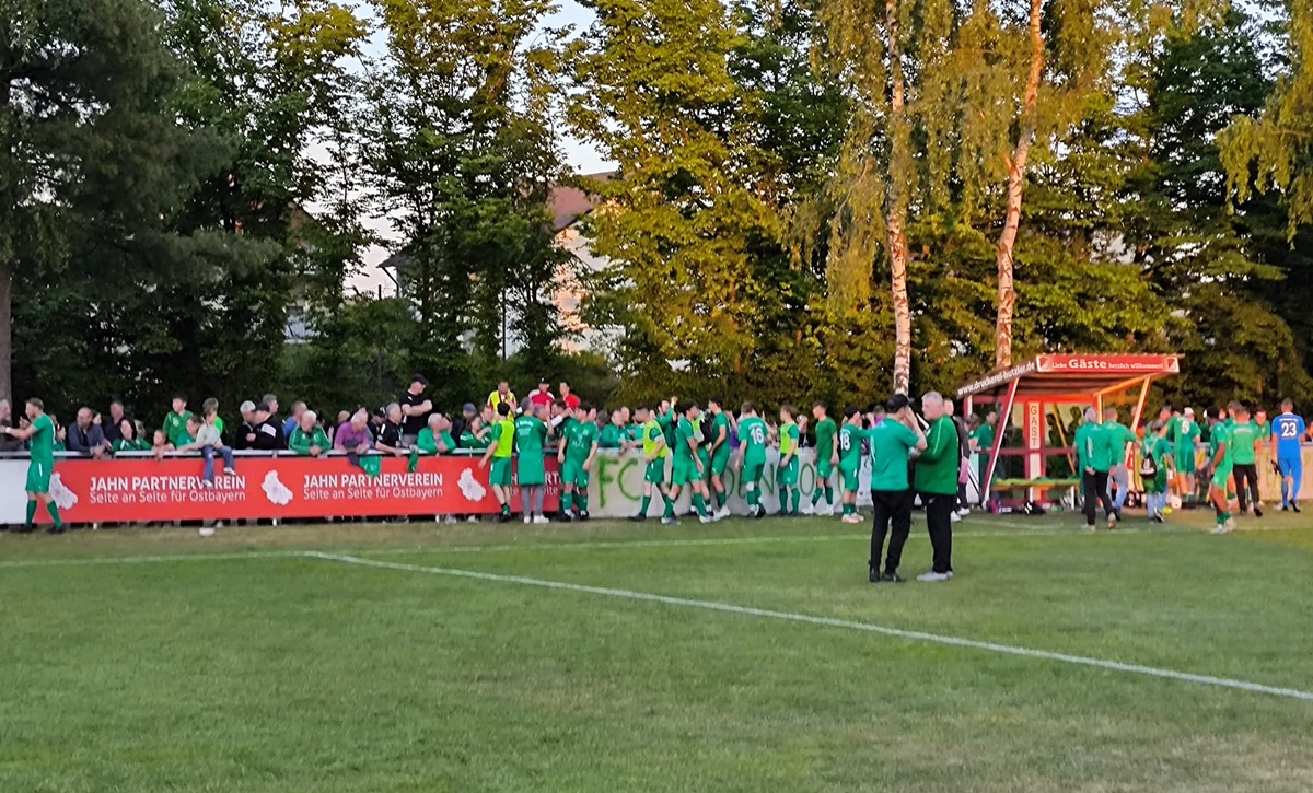 Relegationskrimi in Rothenstadt vor 850 Zuschauern