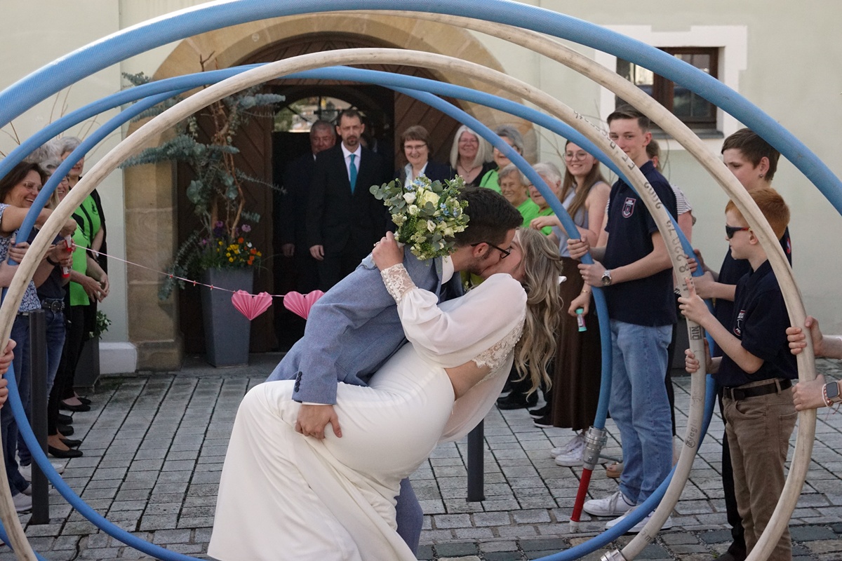 Erste Begegnung auf dem Pressather Bürgerfest: Jennifer und Jonas sagen Ja