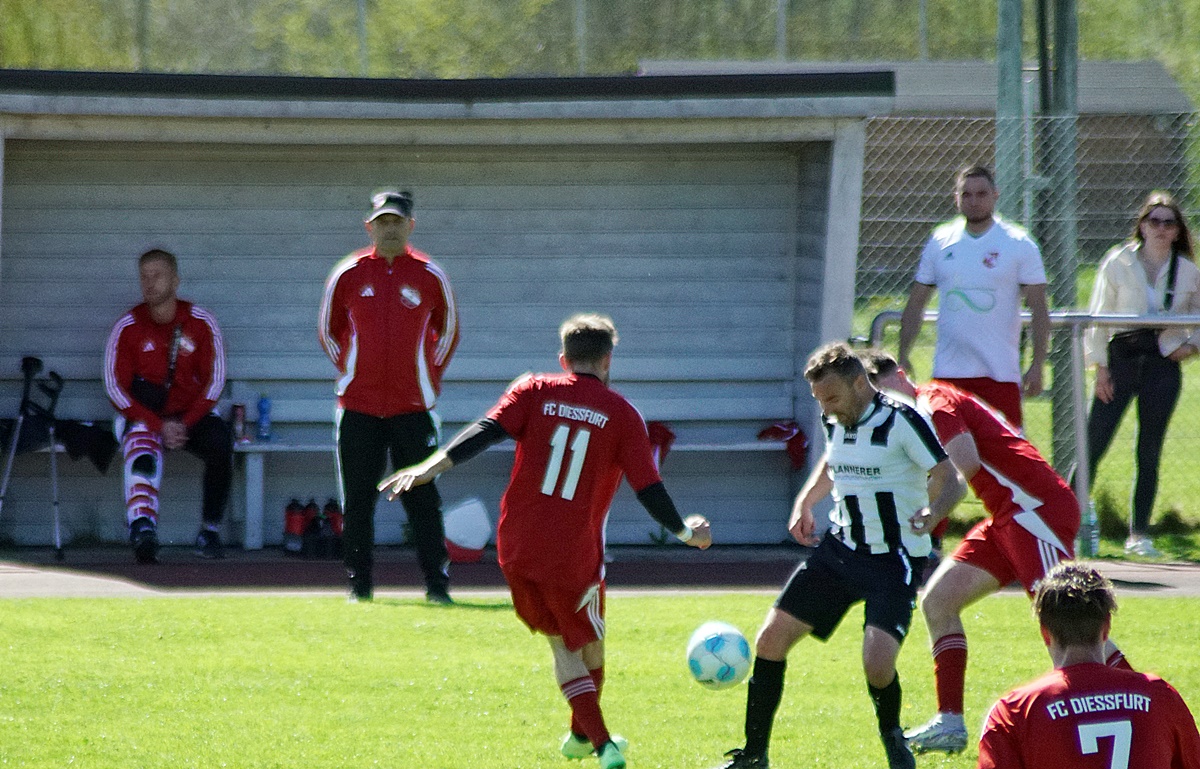 Kreisklasse West: Relegationsplätze sind heiß umkämpft