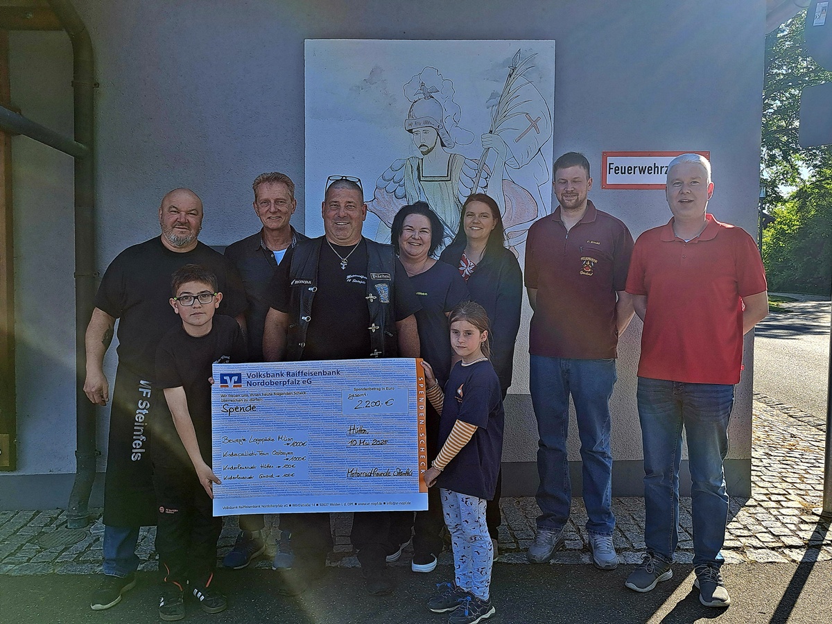 Großzügige Spenden beim Motorradgottesdienst in Hütten übergeben