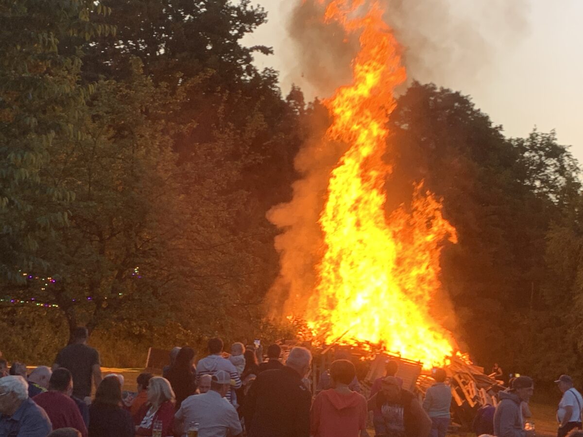 Johannisfeuer lockt viele Besucher an
