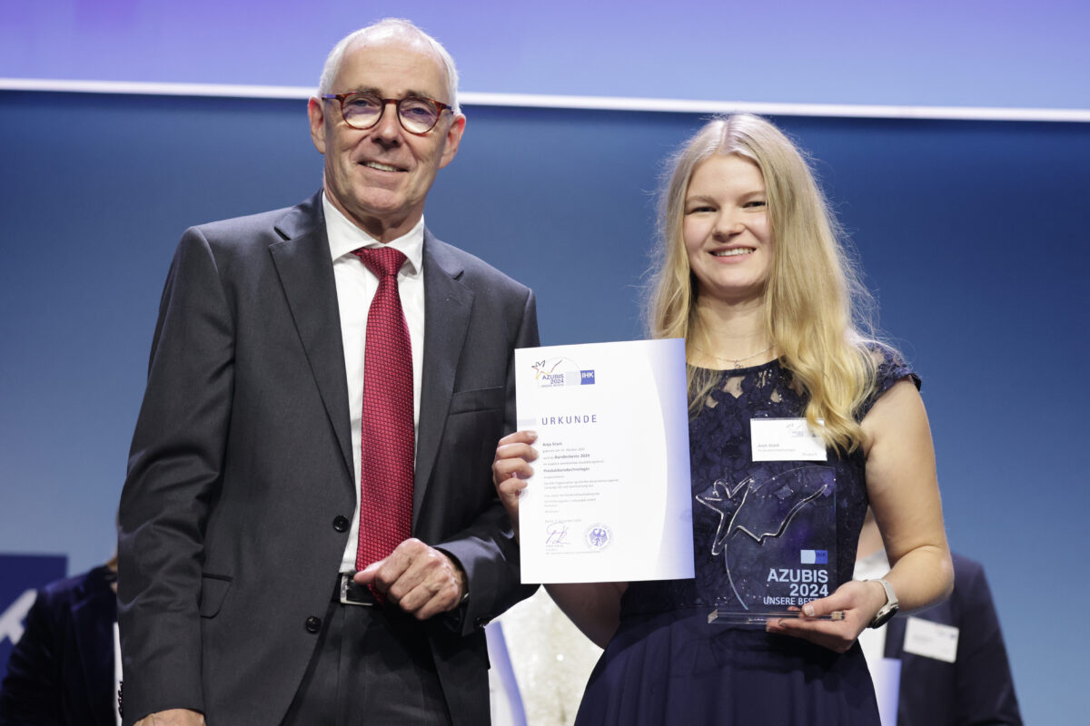 Top-Auszubildende bei WITRON: Anja Stark ist zielstrebig und trittsicher auf der Karriereleiter