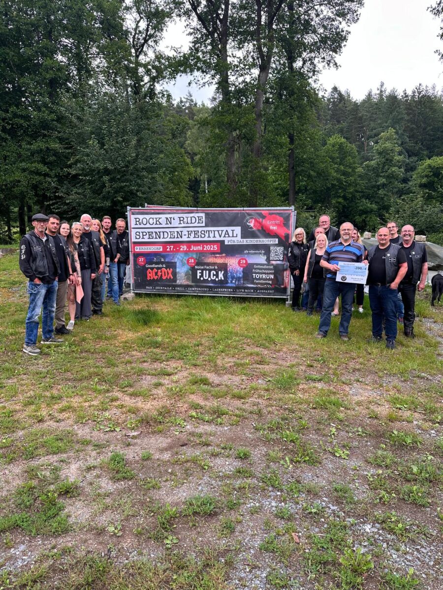 Biker spenden für Steinwaldkirche