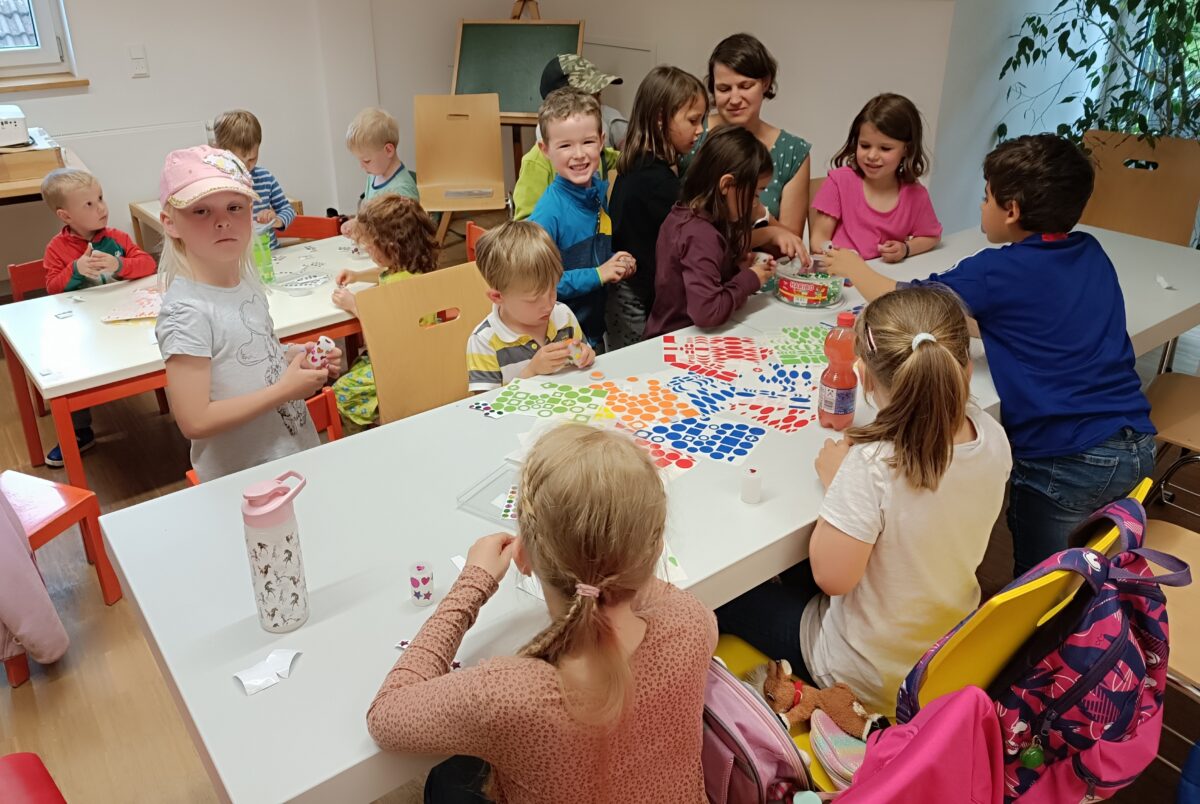 Kindern basteln Zauberinstrument