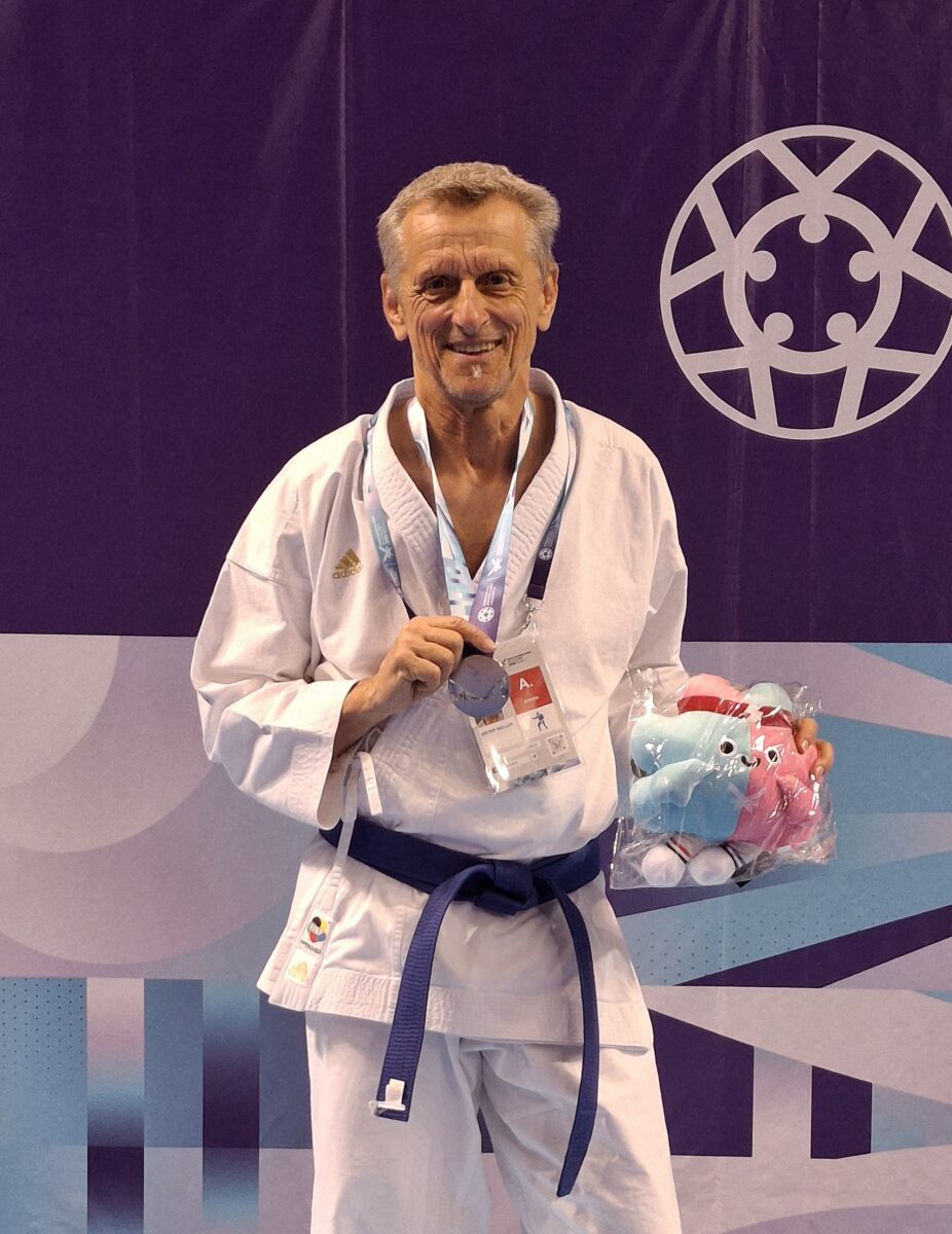 Karateka Dieter Baller kehrt als  Vizeweltmeister zurück