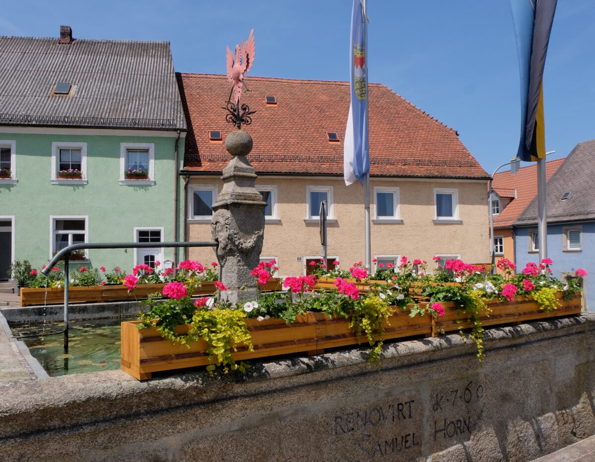 Floß erblüht: Tradition und Schönheit vereint