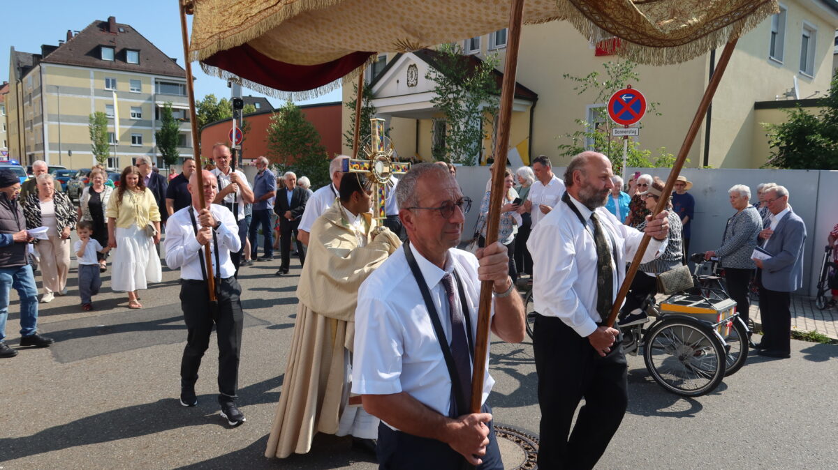 Fronleichnamsprozession der Pfarrei Herz Jesu