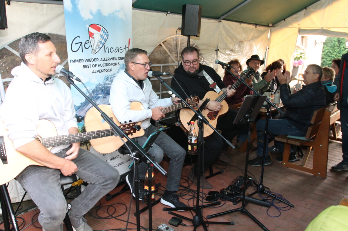 „Ge heast!“: Open Air in Gehenhammer begeistert trotz Regenwetter