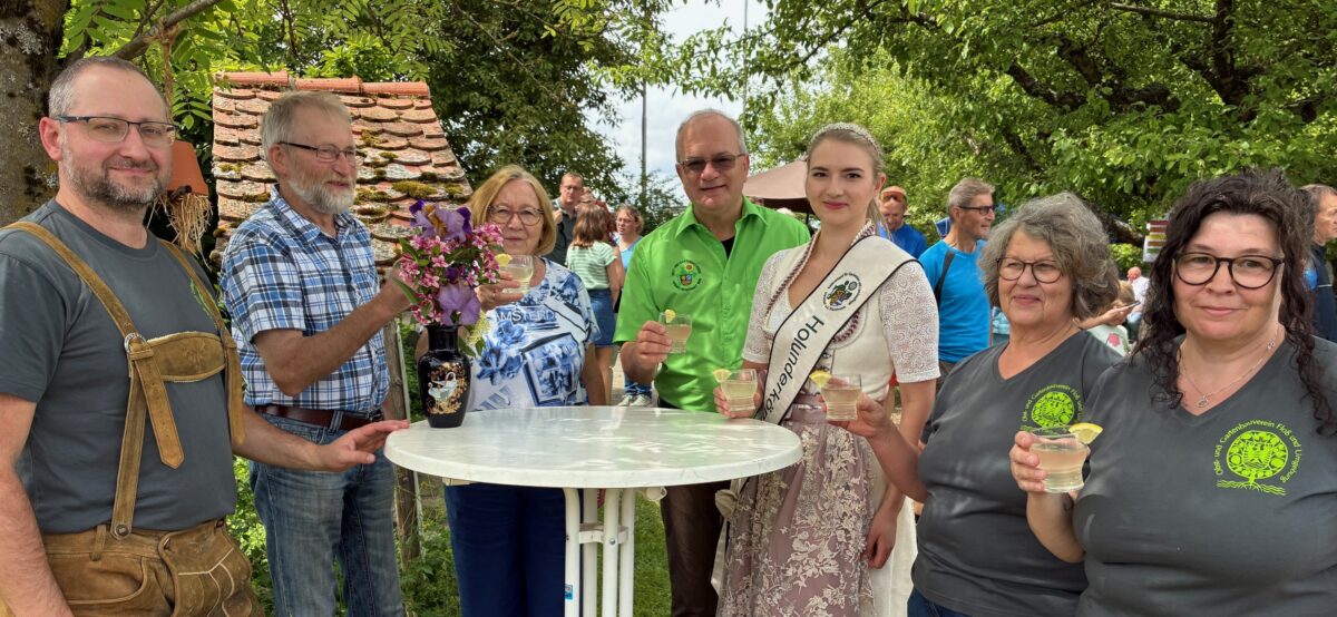 Hollerküchelfest in Floß begeistert Region