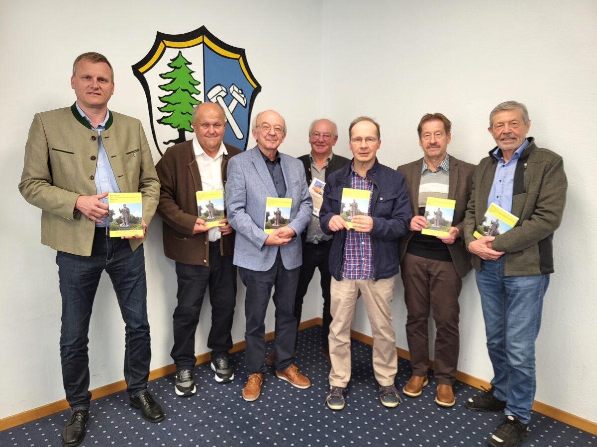 Jahresband beleuchtet Flurdenkmäler in Maxhütte-Haidhof