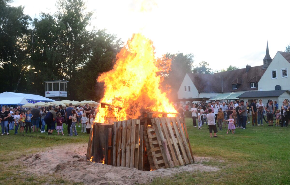 Platzwechsel beim Johannisfeuer der DJK Weiden