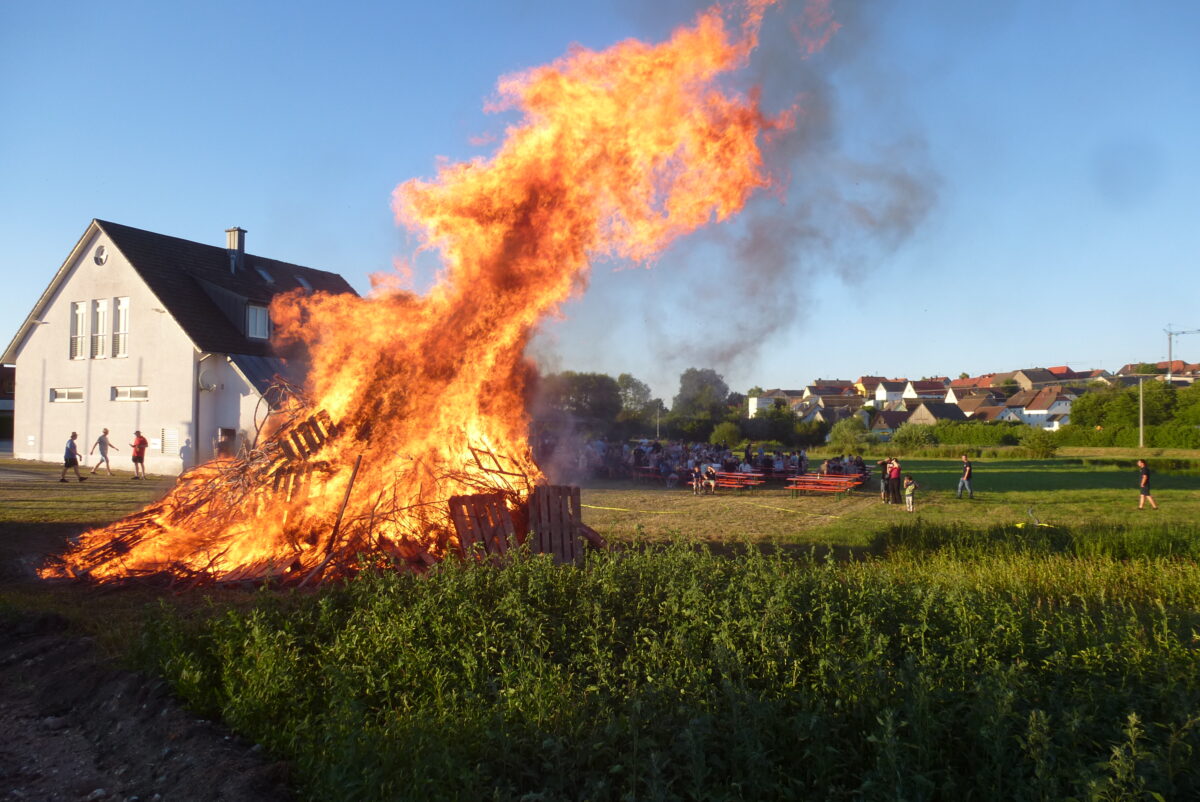 Johannisfeuer in Kaltenbrunn entzündet
