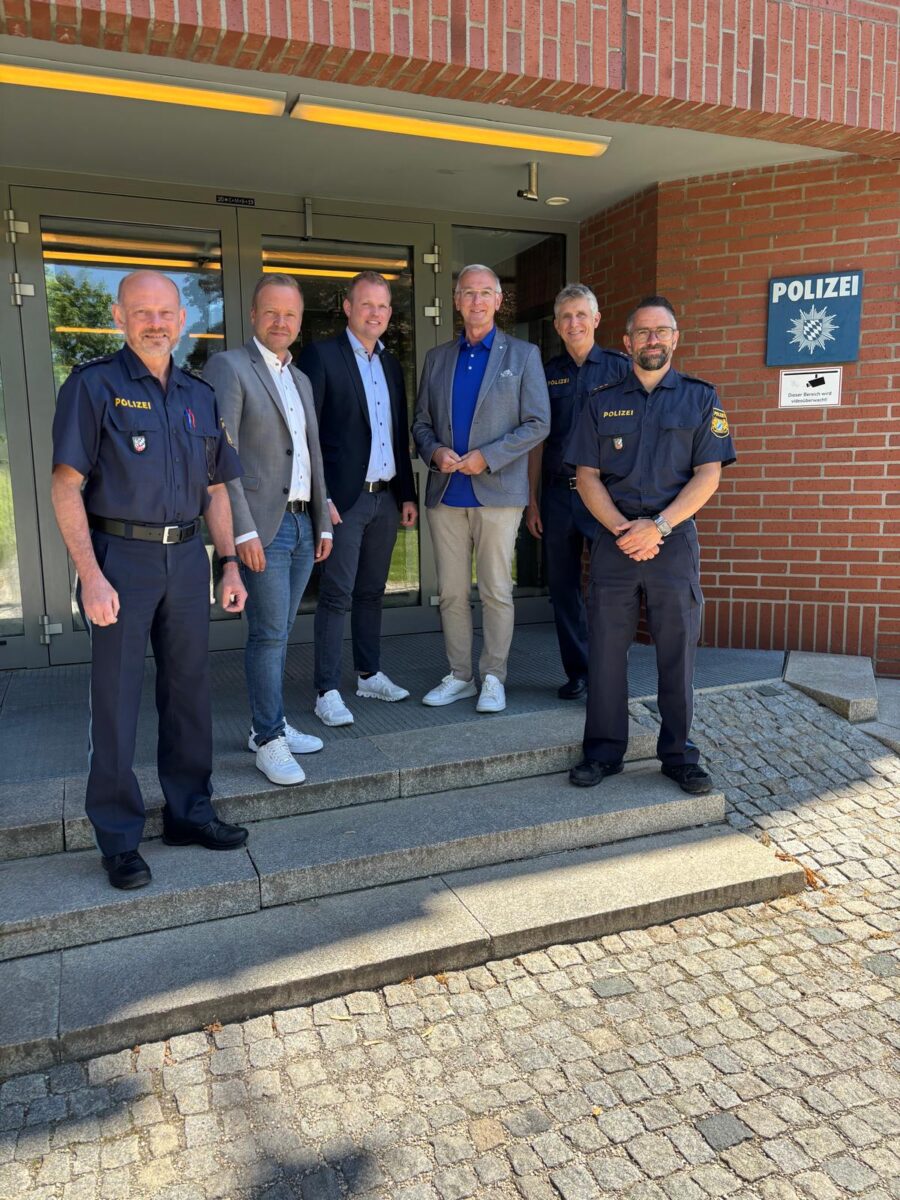 FREIE WÄHLER besuchen Polizei in Amberg und Kastl