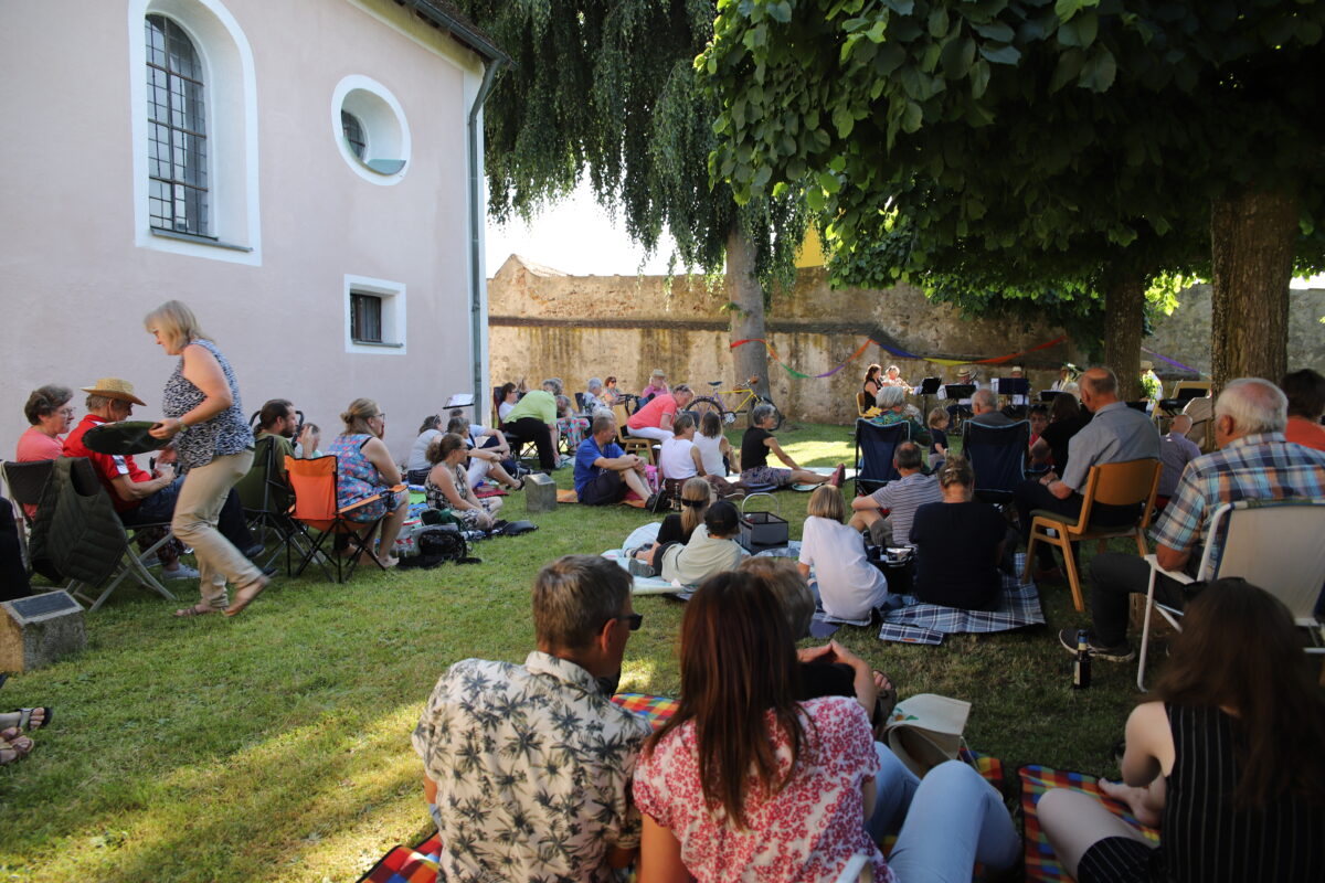 Kohlberg feiert: Picknick-Serenade begeistert mit Musikmix