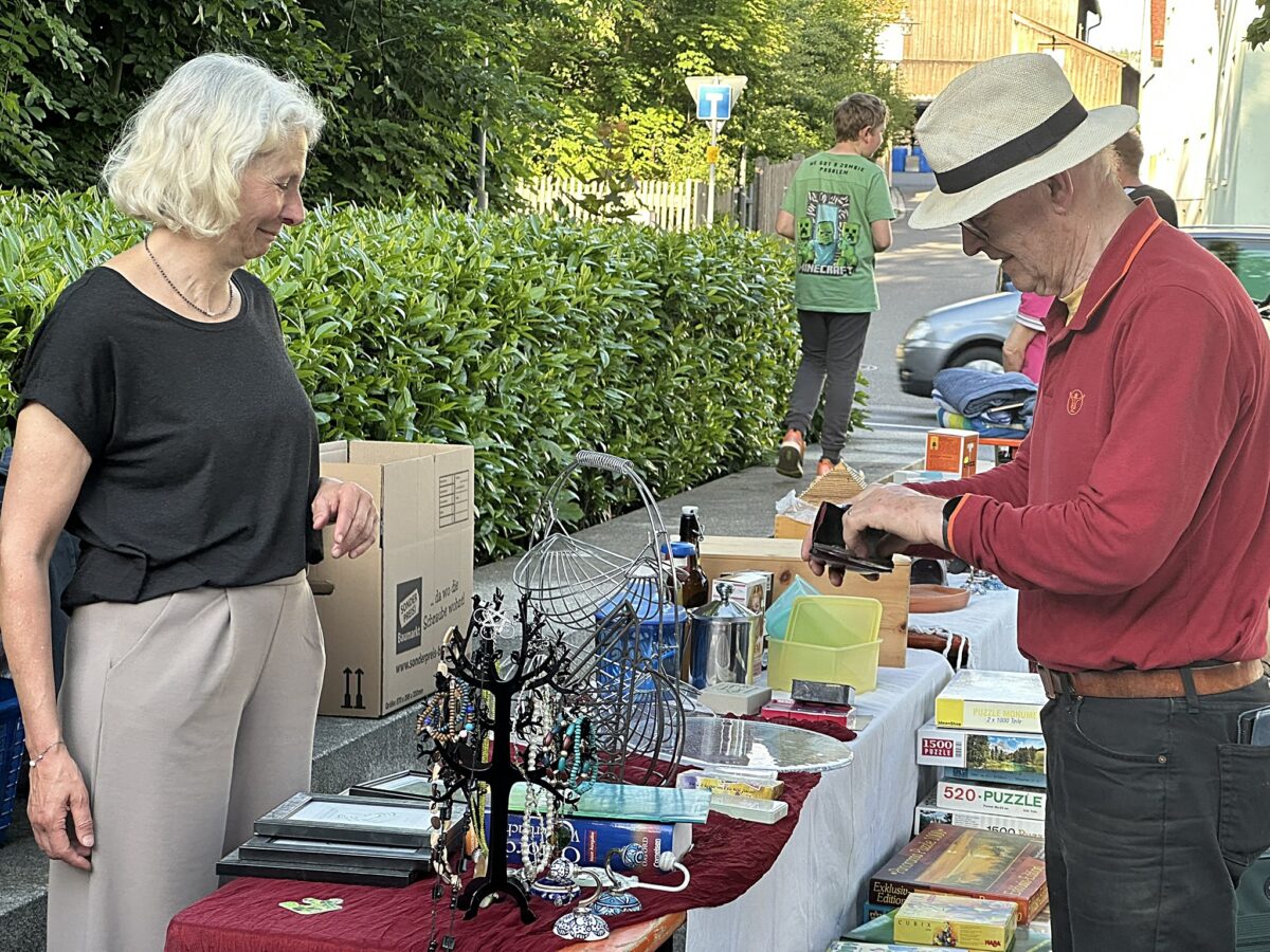 Schirmitzer Nachtflohmarkt: Gemeinschaft beim Stöbern erlebt