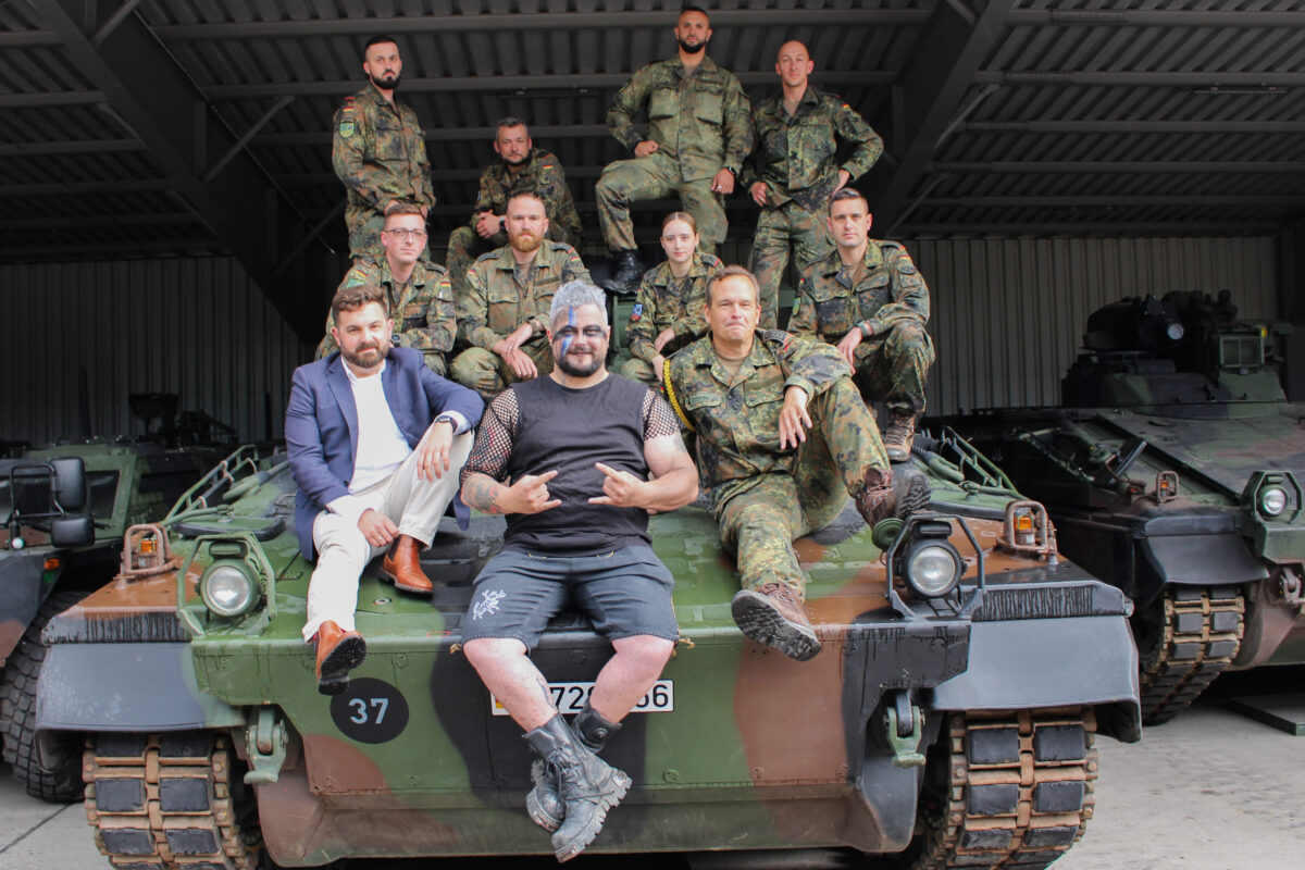 „Neustadt feiert“ Patenschaft: Stadt und Bundeswehr lassen es mit Mittelalter-Rock krachen