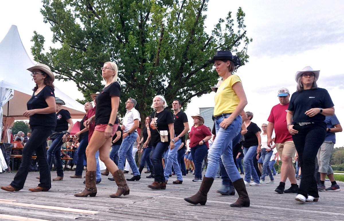 Wodka-Shots und Country-Feeling pur beim Sommerfest der „Swinging Hats“