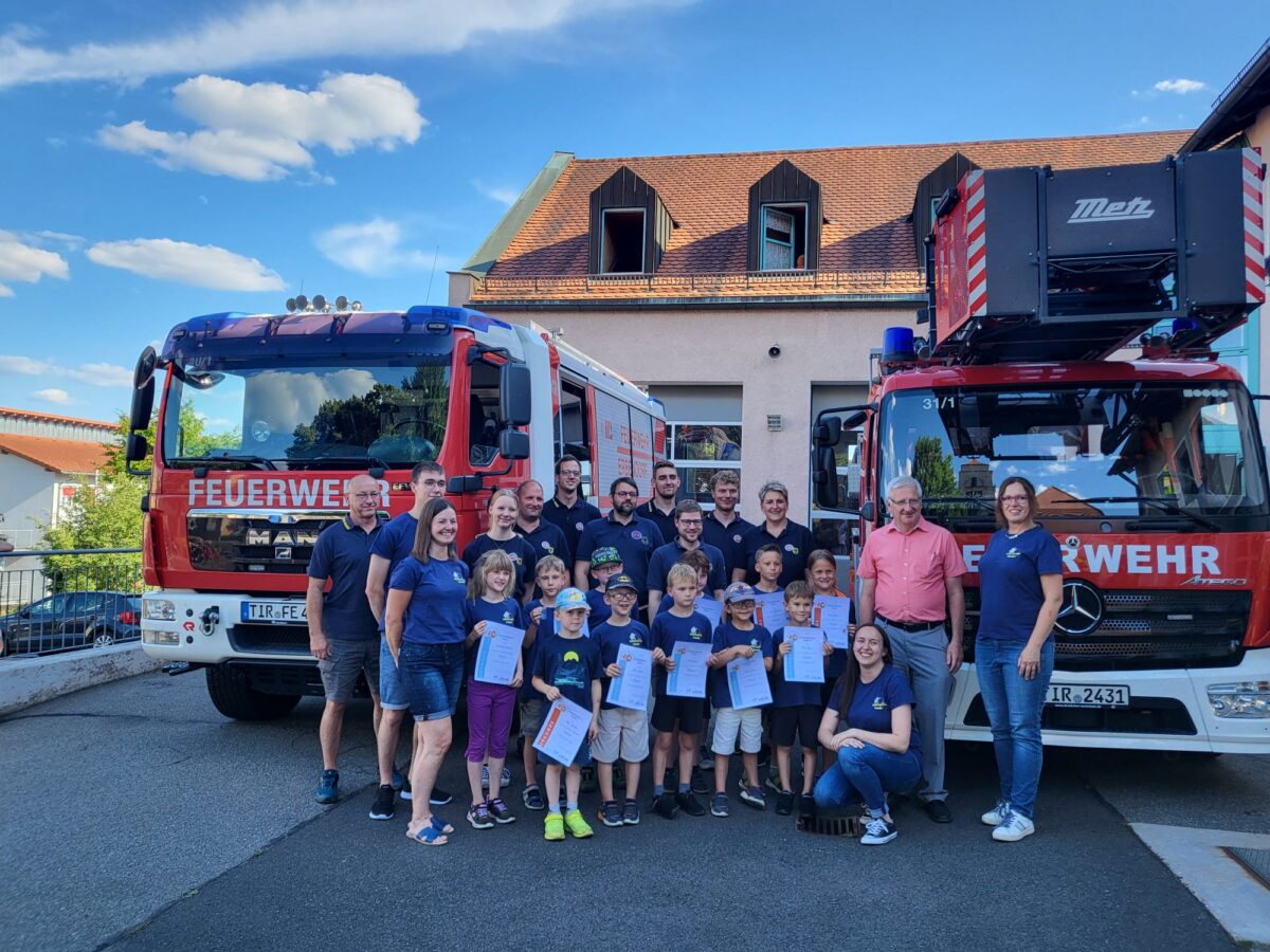 Erbendorfer „Löschifanten“ erhalten erstes Feuerwehrabzeichen