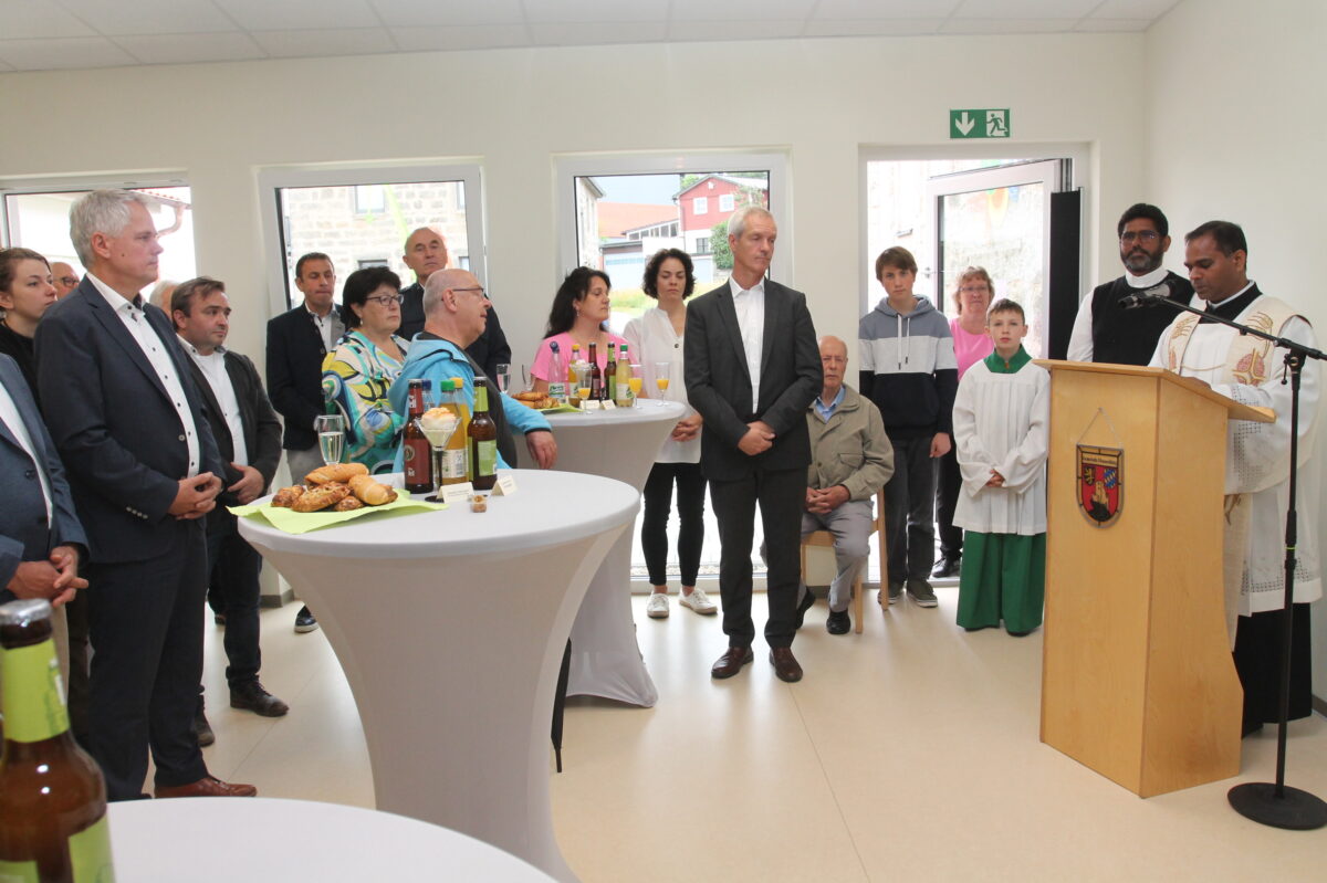 Flossenbürg feiert neuen Hort unter Gottes Segen