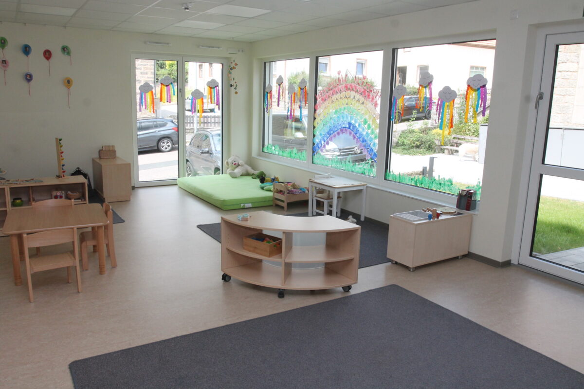 Flossenbürg feiert neuen Kindergartenbau