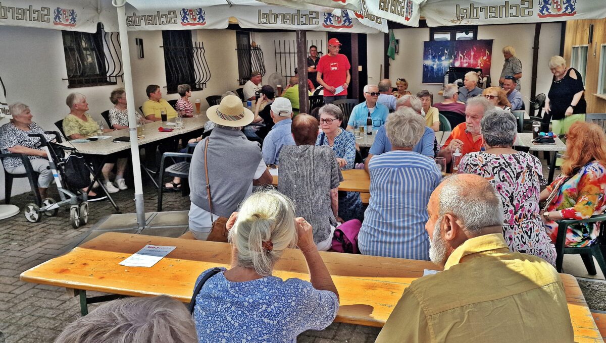 Fröhliches Beisammensein bei SPD AG 60plus Sommerfest in Weiden