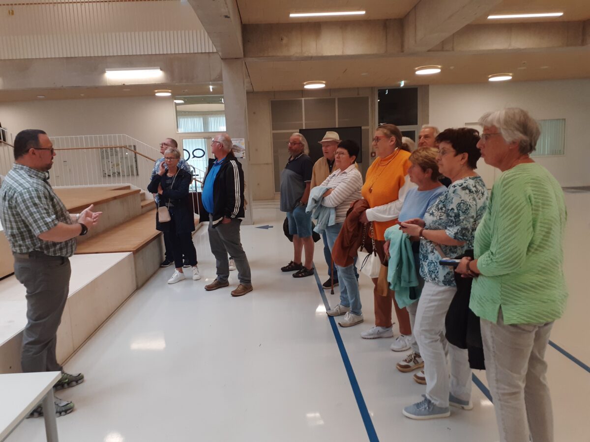Besuch der SPD AG 60 plus in der Realschule Kemnath: Nostalgie trifft auf Moderne