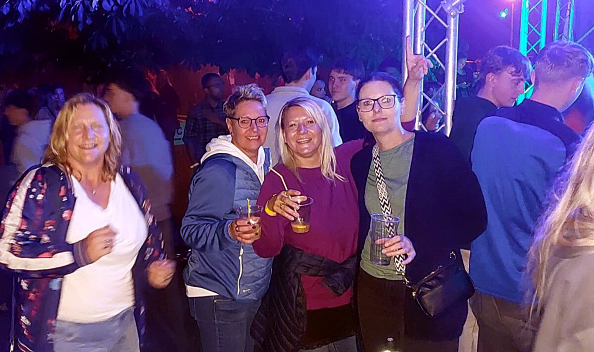 Sand, Beats und gute Laune: Die neunte Beachparty in Schirmitz trotzt dem Wetter