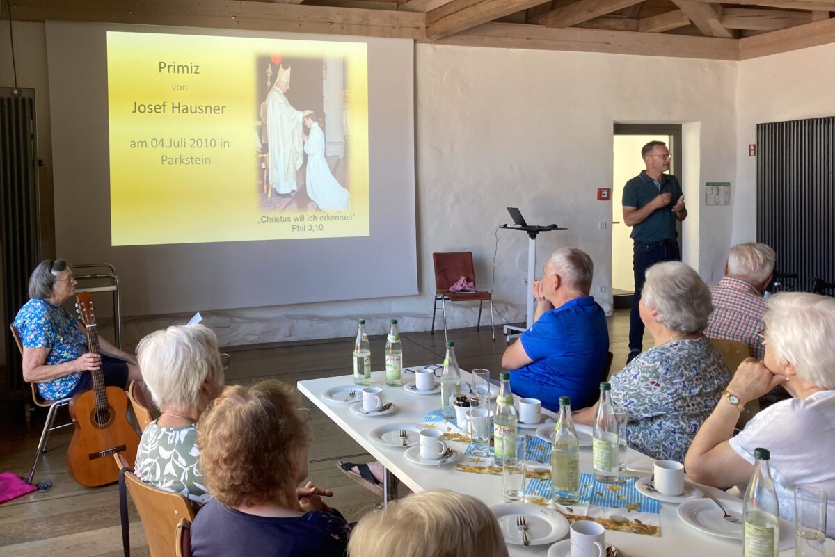 Josef Hausner bei der Seniorengruppe Sankt Pankratius