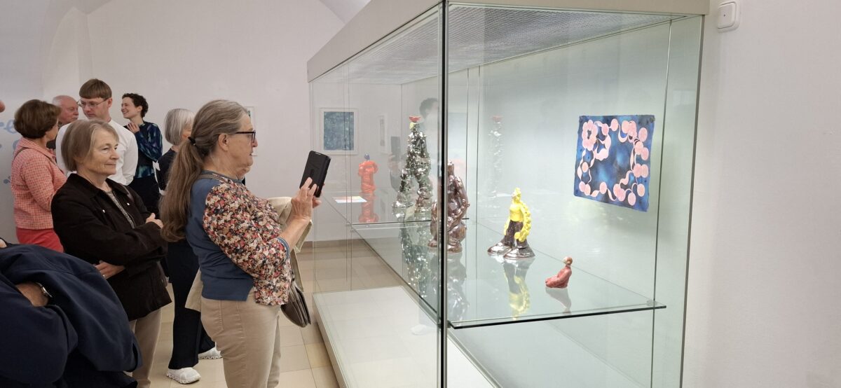 „Flügel aus Erde“ – exquisite Kunst im internationalen Keramikmuseum