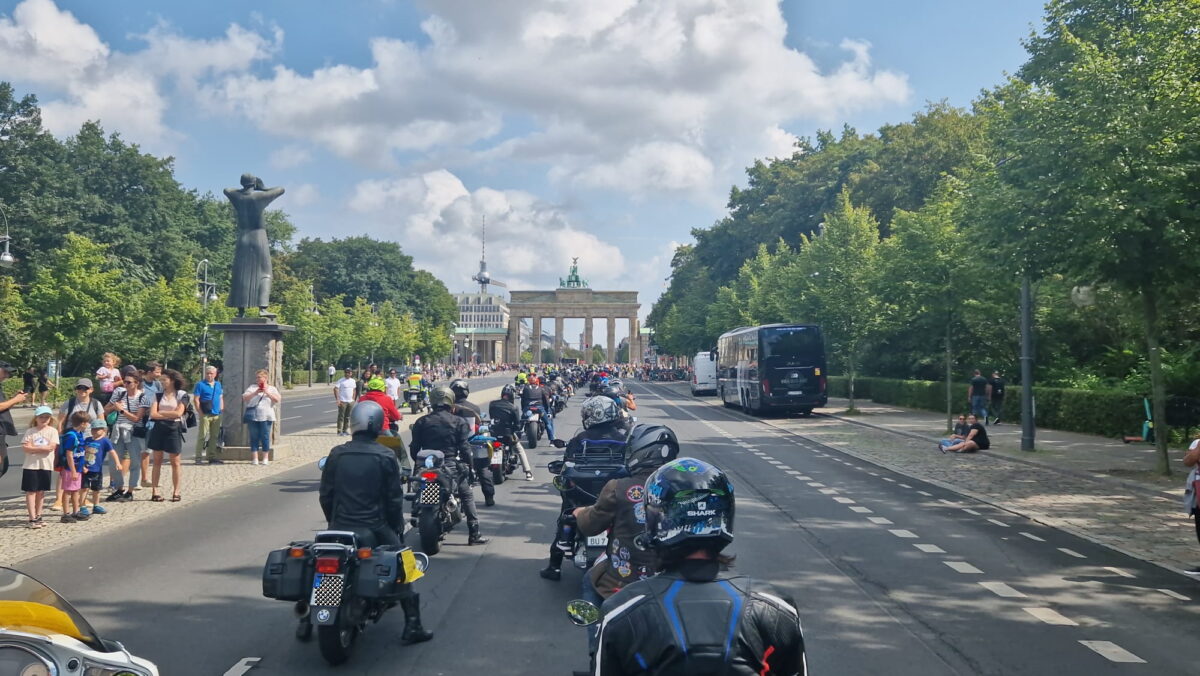 Biker demonstrieren in Berlin für ihre Rechte